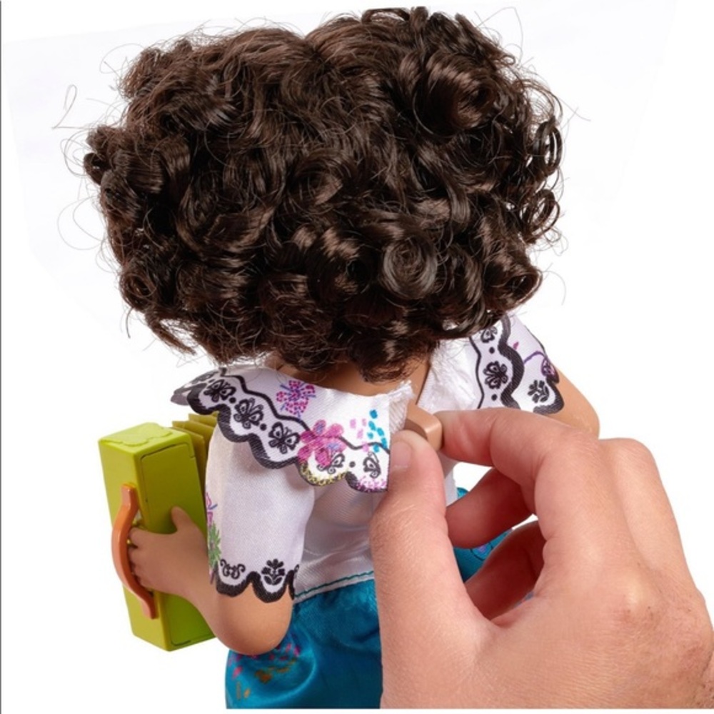 NEW IN BOX Disney Encanto sing and play Mirabel doll Mirabel plays her accordion - Picture 6 of 7
